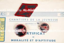 Ensemble d'insignes et de diplômes — photo 2