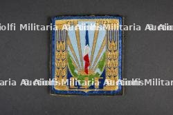 Ensemble d'insignes et de diplômes — miniature 3