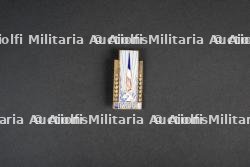 Ensemble d'insignes et de diplômes — miniature 7