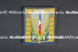Ensemble d'insignes et de diplômes du Groupement 27 — photo 3