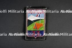 Lot d'insignes du Groupement 33 — miniature 2