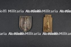 Ensemble d'insignes et de diplômes — photo 7