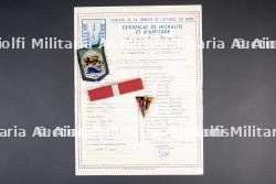 Ensemble d'insignes et de diplômes du Groupement 102
