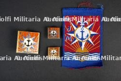 Lot d'insignes des Chantiers de la Jeunesse de la Marine