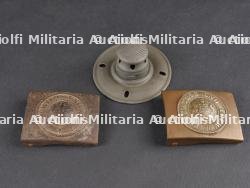 Boucles de ceinturon Wurtemberg et embase de pointe M1915. Württemberg belt buckles and M1915 spike helmet base — photo 2