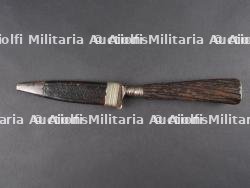Ensemble de souvenirs allemands poignard, cadre photo, coiffe de casque Stahlhelm. Set of German keepsakes including dagger photo frame and Stahlhelm liner — miniature 3