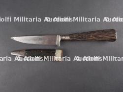 Ensemble de souvenirs allemands poignard, cadre photo, coiffe de casque Stahlhelm. Set of German keepsakes including dagger photo frame and Stahlhelm liner — miniature 5