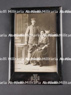 Ensemble de souvenirs allemands poignard, cadre photo, coiffe de casque Stahlhelm. Set of German keepsakes including dagger photo frame and Stahlhelm liner — photo 10