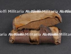 Ensemble de souvenirs allemands poignard, cadre photo, coiffe de casque Stahlhelm. Set of German keepsakes including dagger photo frame and Stahlhelm liner — miniature 20