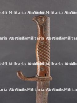 Deux baïonnettes allemandes 98-05 à dents de scie meulées. Two German 98-05 bayonets with ground-down sawbacks — miniature 12