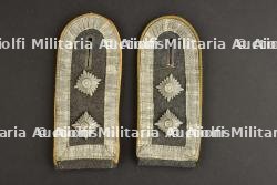 Pattes d epaule LW. LW shoulder straps.