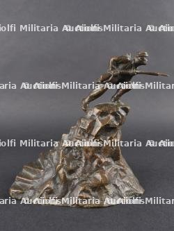 Sculpture en bronze l'assaut du 15 aout 1914 de Dinant par Alexandre Daoust. Bronze sculpture of the August 15, 1914 assault on Dinant by Alexandre Daoust