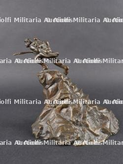 Sculpture en bronze l'assaut du 15 aout 1914 de Dinant par Alexandre Daoust. Bronze sculpture of the August 15, 1914 assault on Dinant by Alexandre Daoust — photo 3