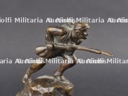 Sculpture en bronze l'assaut du 15 aout 1914 de Dinant par Alexandre Daoust. Bronze sculpture of the August 15, 1914 assault on Dinant by Alexandre Daoust — photo 5