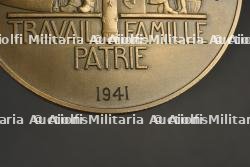 Ensemble Conseil National attribué. Attributed National Council Group — photo 3
