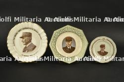 Un lot d'assiettes. A lot of plates.