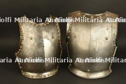 Deux plastrons de cuirasse.