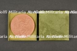 Médaille de table en Argile Croix Rouge par Vuitton. Ceramic Table Medal Red Cross by Vuitton — photo 1
