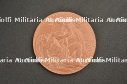 Médaille de table en Argile Croix Rouge par Vuitton. Ceramic Table Medal Red Cross by Vuitton — miniature 2