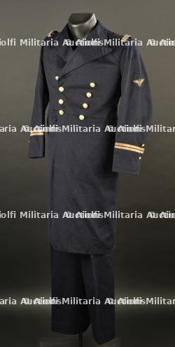 Uniforme d'un enseigne de vaisseau de 1ère classe.