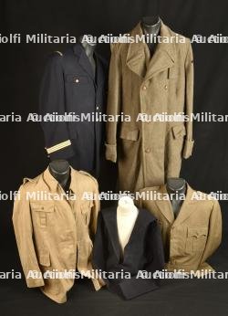 Ensemble d'uniformes français. — photo 1
