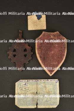 Ensemble de souvenirs du Francisme. — miniature 4