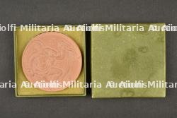 Médaille de table en Argile Croix Rouge par Vuitton. Ceramic Table Medal Red Cross by Vuitton — photo 1