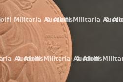 Médaille de table en Argile Croix Rouge par Vuitton. Ceramic Table Medal Red Cross by Vuitton — photo 2