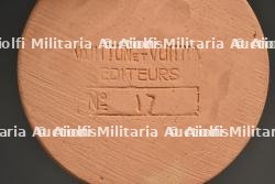 Médaille de table en Argile Croix Rouge par Vuitton. Ceramic Table Medal Red Cross by Vuitton — miniature 4