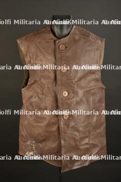 Leather Jerkins provenant de Normandie.