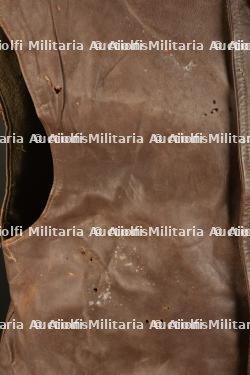 Leather Jerkins provenant de Normandie. — photo 3
