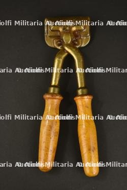 Tondeuse pour chevaux britannique. — miniature 1