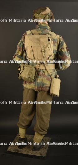 Reproduction muséale d'un parachutiste britannique. — miniature 8