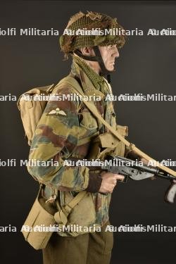 Reproduction muséale d'un parachutiste britannique. — miniature 9