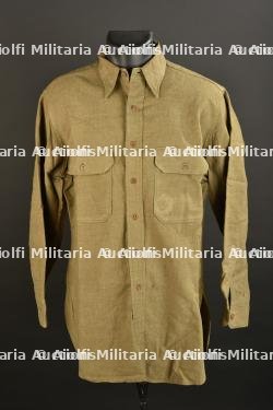 Chemise moutarde.