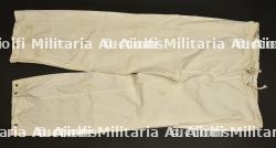 Sur pantalon de camouflage hivernal.