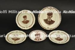 lot de 5 assiettes à l’effigie du maréchal. Set of 5 plates bearing the Marshal’s effigy
