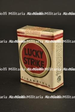 Paquet de cigarettes Lucky Strike.