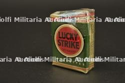 Paquet de cigarettes Lucky Strike.