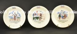 lot de 3 assiettes à l’effigie du maréchal. Set of 3 plates bearing the Marshal’s effigy