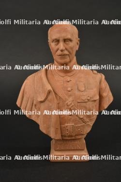 Buste du Maréchal signé F. Cogné. Bust of the Marshal signed F. Cogné.