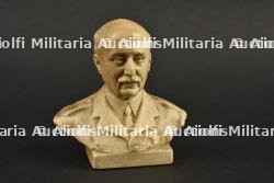 Petit buste du maréchal en plâtre. Small plaster bust of the Marshal.