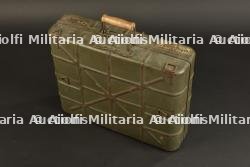 Valise grenade à manches.
