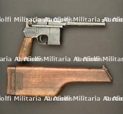 Pistolet C96. Catégorie C9.