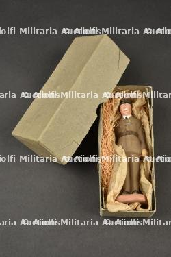 Santon Maréchal Pétain dans sa boîte. Marshal Pétain figurine (santon) in its box.