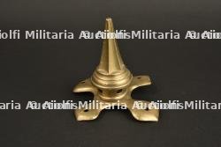 Pointe de casque hessois en laiton. — miniature 1