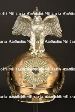 Casque de Garde Kurassier modele 1889 en grande tenue. Guard Cuirassier spiked helmet with parade eagle. Garde Kurassier Pickelhaube in Parade mit Adler