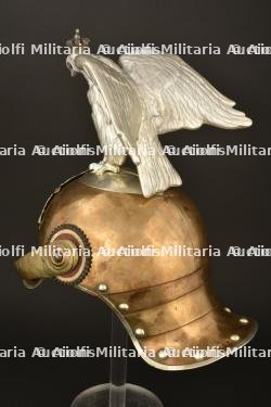 Casque de Garde Kurassier modele 1889 en grande tenue. Guard Cuirassier spiked helmet with parade eagle. Garde Kurassier Pickelhaube in Parade mit Adler — miniature 7