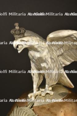 Casque de Garde Kurassier modele 1889 en grande tenue. Guard Cuirassier spiked helmet with parade eagle. Garde Kurassier Pickelhaube in Parade mit Adler — miniature 13