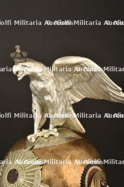 Casque de Garde Kurassier modele 1889 en grande tenue. Guard Cuirassier spiked helmet with parade eagle. Garde Kurassier Pickelhaube in Parade mit Adler — miniature 14